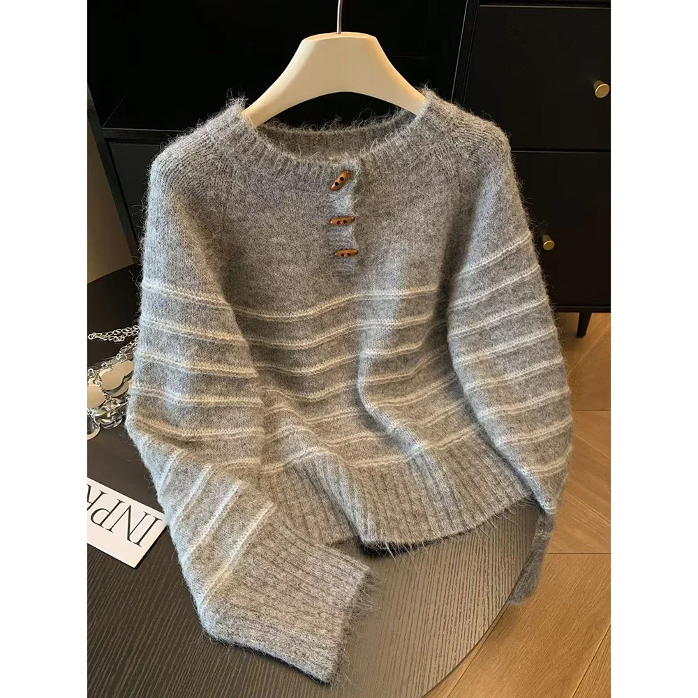 Embroidery - سترة نسائية مخططة من الصوف والكشمير