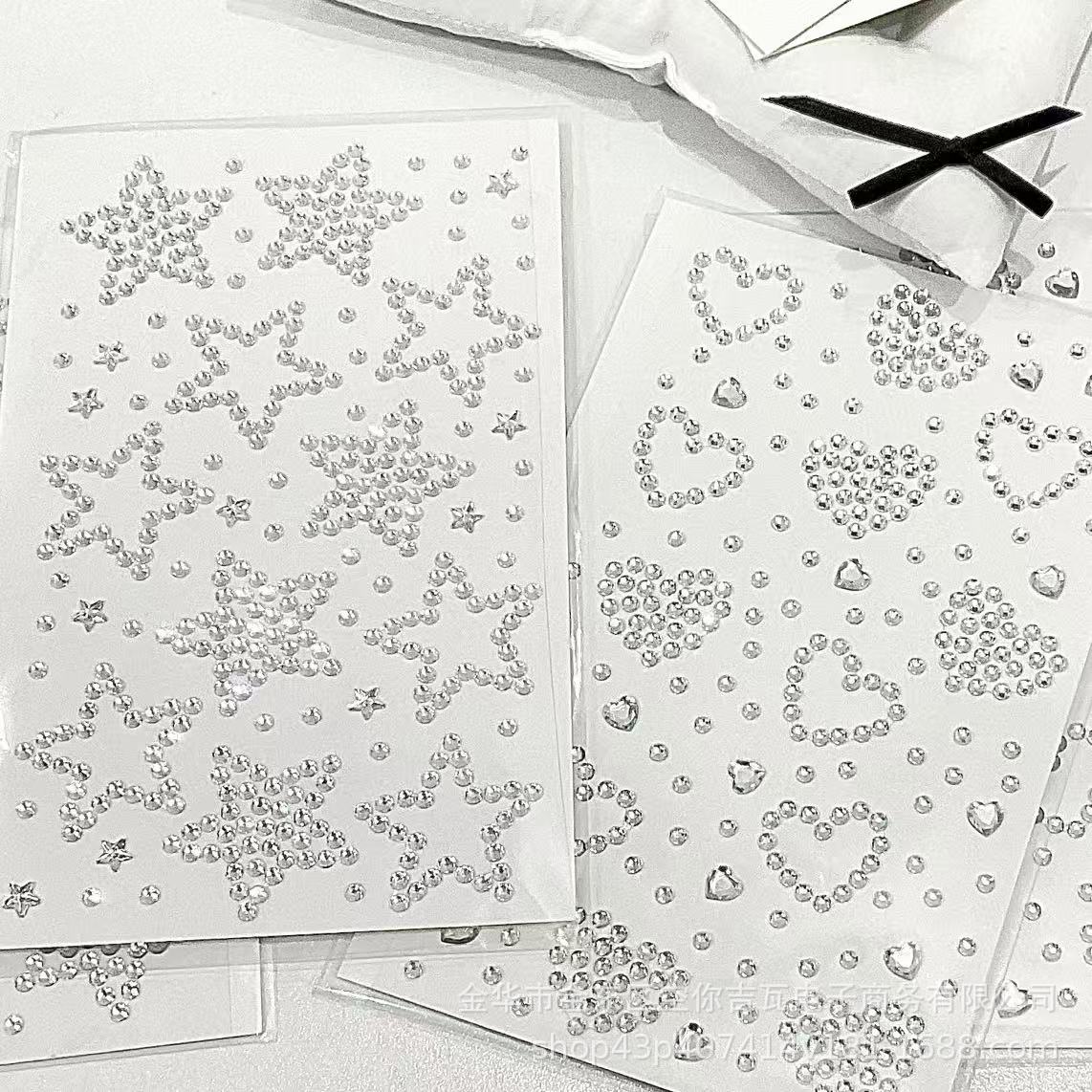 Scrapbooking - ملصقات فضية على شكل نجمة وقلب