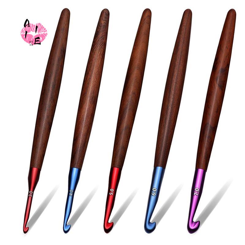 مجموعة خطافات الكروشيه A11E، خ - مراجعة Wooden Crochet Hooks Ergonomic Handle وسعره