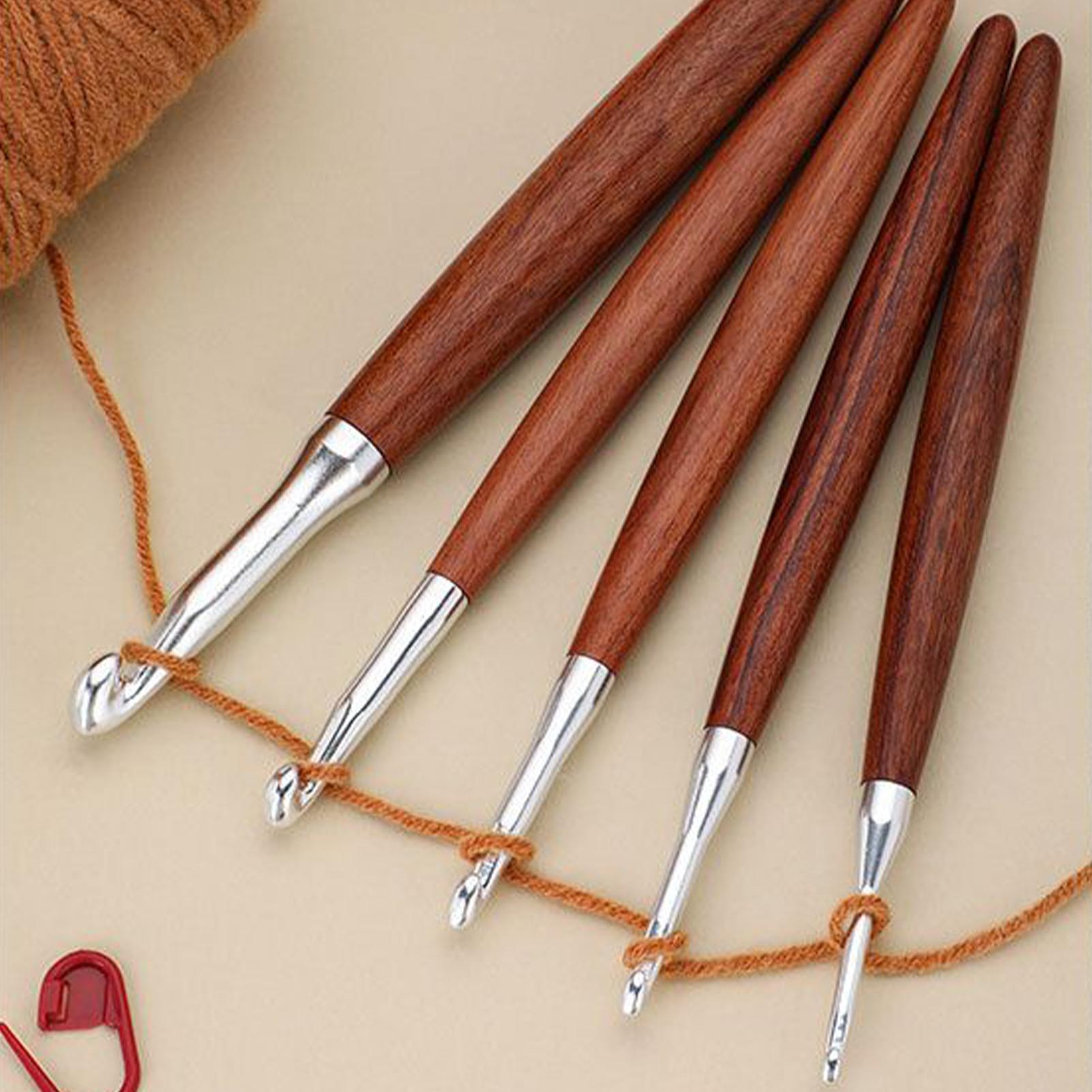 8 قطع من إبر الكروشيه بأحجام م - مراجعة Wooden Crochet Hooks Ergonomic Handle وسعره